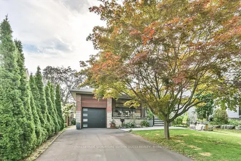 16 Squires Avenue