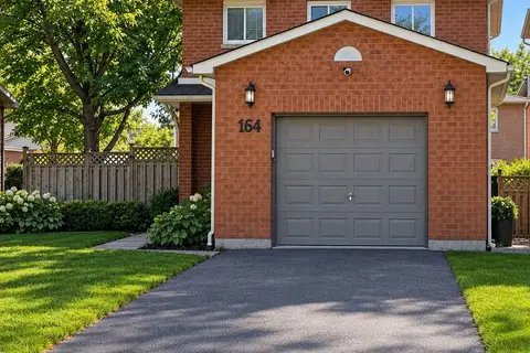 164 Daniels Crescent upper level