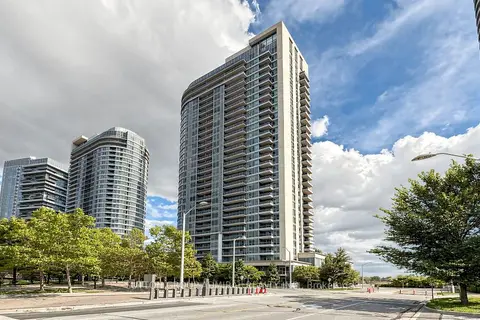 151 Village Green Square 1005