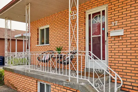 93 Pinegrove Avenue