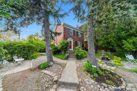 2 Four Oaks Gate