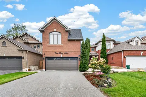 165 Thicket Crescent