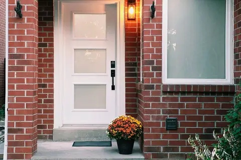 33 Tresher Court