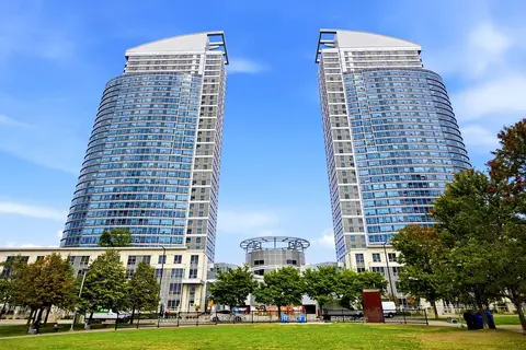 36 Lee Centre Drive 1002