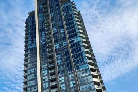 30 Meadowglen Place