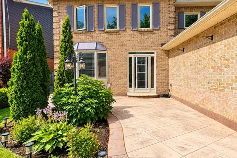 1221 Fieldstone Circle