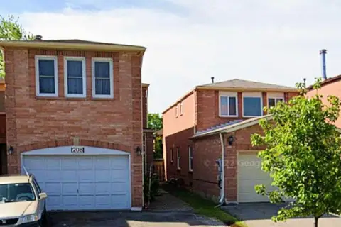208 Roxanne Crescent Lower