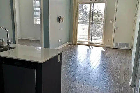 3560 St. Clair Avenue E 423