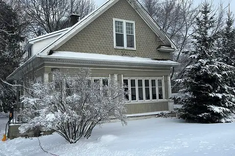 688 King Street W
