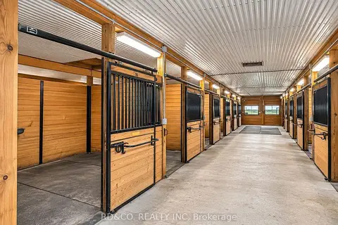 9752 Enfield Road Farm