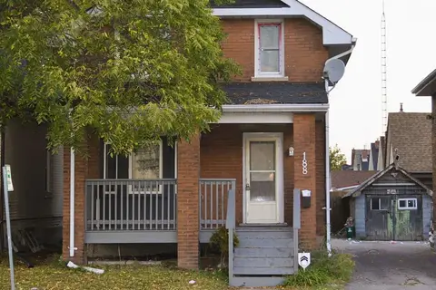 188 Adelaide Avenue E