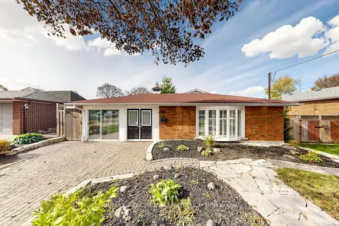 98 Thorncliffe Street