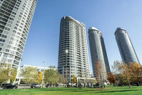 151 Village Green Square 907