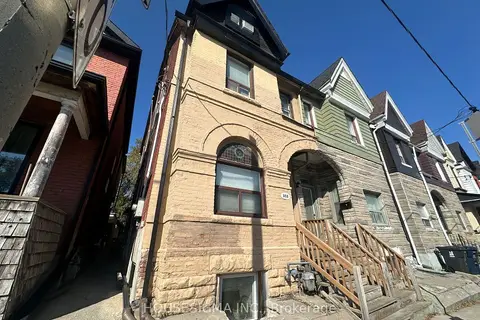 888 Dundas Street E
