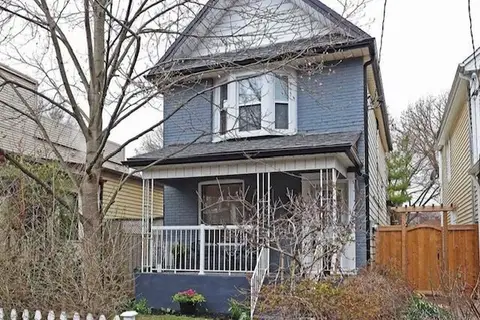 98 Hastings Avenue