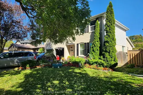 1007 Moorelands Crescent