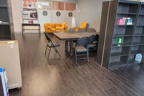7163 Yonge Street 289