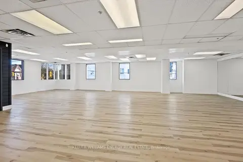 2 Brock Street W 5A