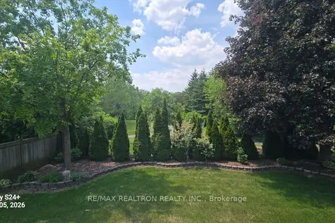 6 White Oak Crescent