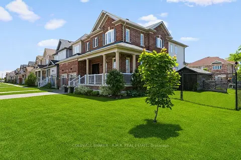3 Don Hadden Crescent