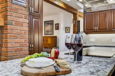 16365 Bathurst Street
