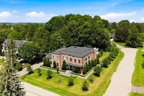 6 Forestave Crescent