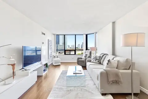 7420 Bathurst Street 812