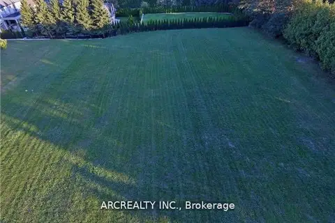 655 Woodland Acres Crescent
