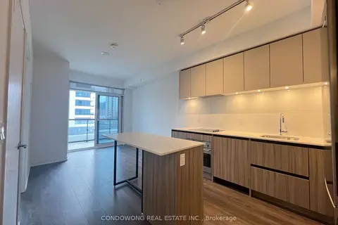 7950 Bathurst Street 518