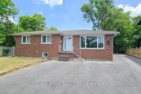 452 LYNETT Crescent MAIN