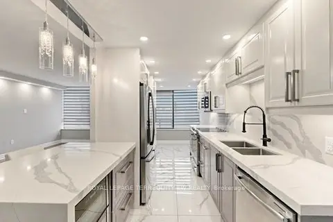 7440 Bathurst Street 512