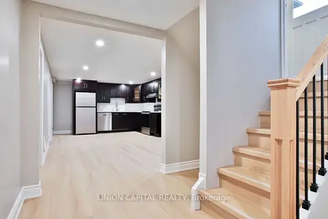 131 Romfield Circuit Lower
