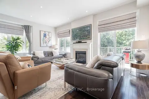 1331 Major Mackenzie Drive W 116