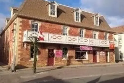 178 Main Unionville Street 300