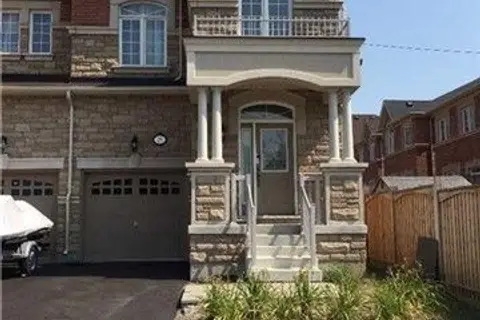 25 Spruce Pine Crescent