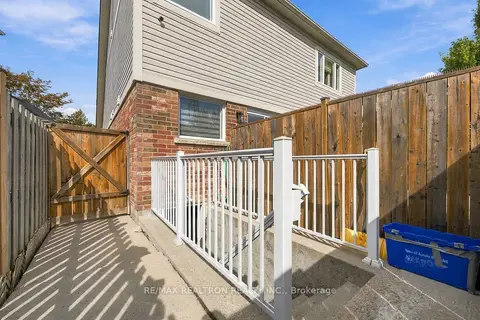 27 Watkins Glen Crescent