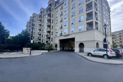 1 Maison Parc Court 421