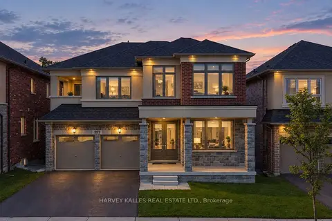 253 Seaview Heights Main Floor