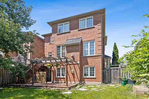 39 Lark Crescent