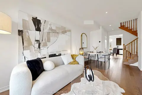 71 Dundas Way