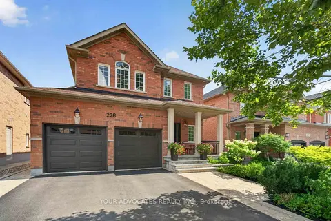 228 Twin Hills Crescent