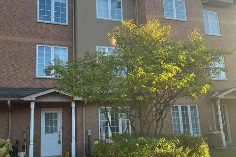 15 St Moritz Way 10