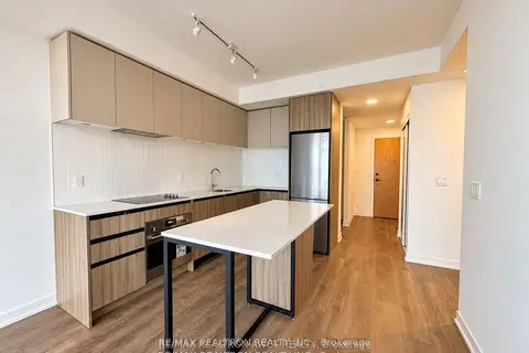 7950 Bathurst Street 525