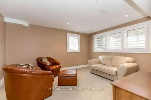 159 ivy jay Crescent Bsmt