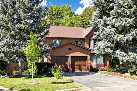 8 Royal Garden Boulevard