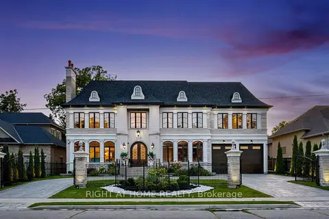 10 Yongeview Avenue