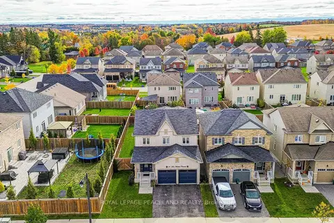 21 Don Hadden Crescent