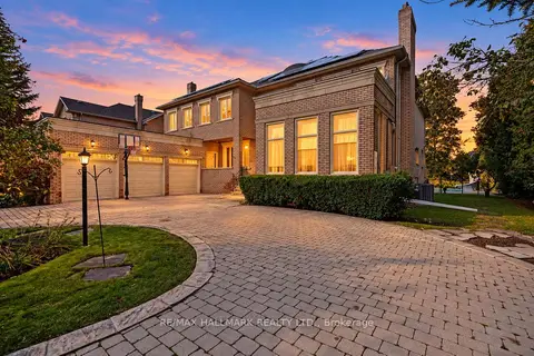 28 Renaissance Court W