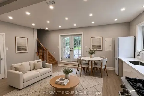 32 B King Richard Court