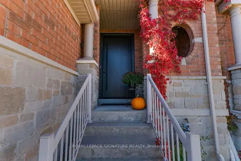 82 Loire Valley Avenue